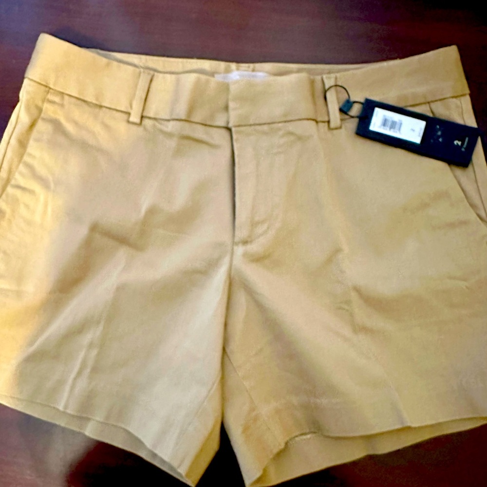 Banana Republic casual shorts, 5’ length.